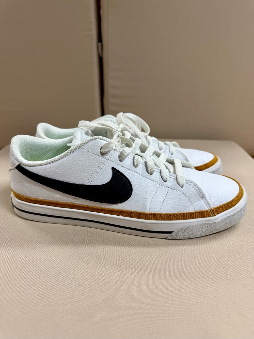 Nike Court Legacy | Women’s | White Desert | Size 9